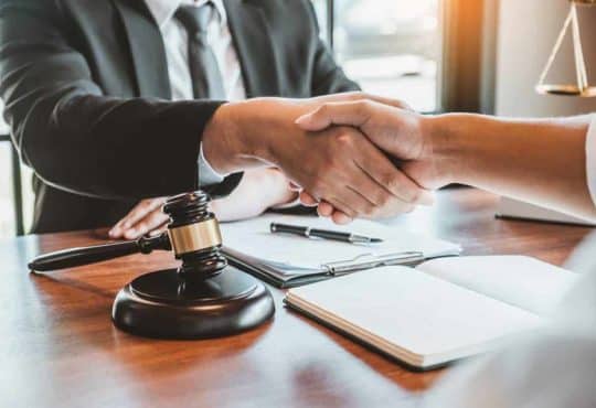 Pourquoi est-il important de passer par un notaire immobilier